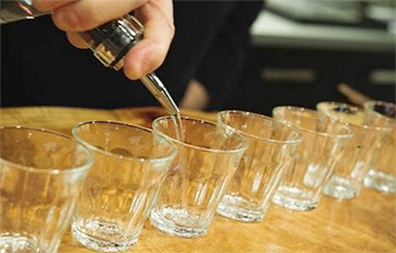 Белорусский лжебатюшка лечил тягу к спиртному водкой