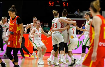 Белорусы патриотично поддержали женскую сборную по баскетболу в Валенсии