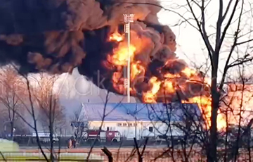 В сети появились новые видео пожара на аэродроме в Курске
