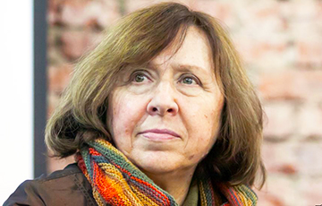Светлана Алексиевич о ситуации с коронавирусом в Беларуси: Нас затягивает в эту воронку