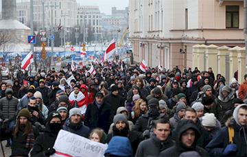 Евгений Афнагель: Могут быть разные сценарии смены власти в Беларуси