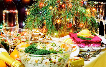Как приготовить салат «Оливье» с курицей: легкий рецепт на Новый год