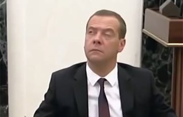 Медведев снова напился?