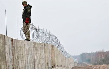 В офисе Зеленского показали, как строят стену на границе с Беларусью