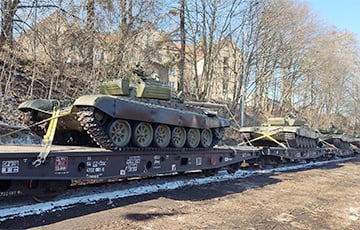 Беларусь отправила в РФ первую партию снятых с хранения танков Т-72