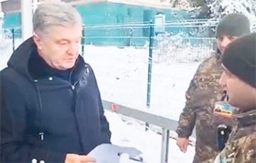 Пограничники объяснили, почему не выпустили Порошенко из Украины