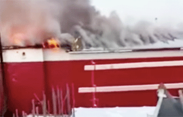 В Санкт-Петербурге горит производственное помещении компании «Беларусь МТЗ»