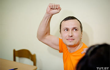 Блогера Максима Филипповича освободили от налога на «тунеядство»
