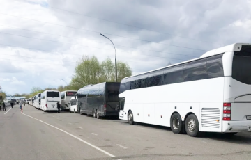 За сколько часов сейчас проходят границу автобусы в Польшу и Литву?