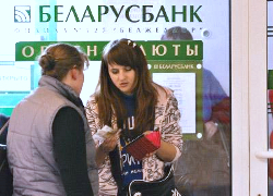 Белорусы начали скупать валюту