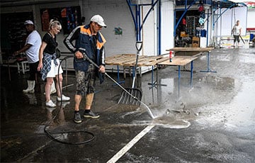 Во что превратились торговые ряды в Ждановичах после потопа