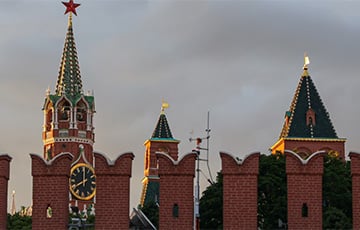 Башни Кремля запутались в шараханьях