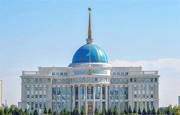 Появились фото разгромленной в боях резиденция президента Казахстана