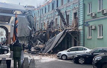 В Москве строительные леса рухнули на авто управделами Путина