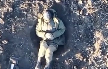 Видеофакт: Оккупант умирает от холода на украинской земле