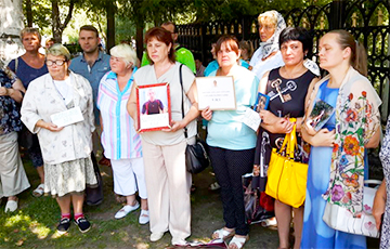 Женщины из Калинковичей после встречи с Кочановой продолжают голодовку