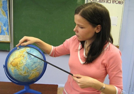 Кочанова призвала поддержать молодых педагогов в школах