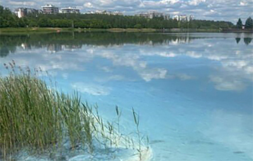 Вода в минской Цнянке внезапно изменила цвет