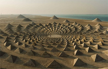 В Абу-Даби создали инсталляцию из 448 пирамид