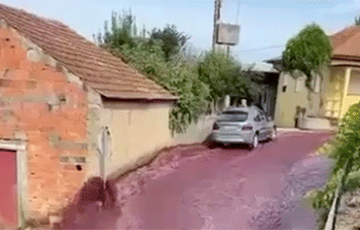 Португальский город затопило красным вином: впечатляющее видео