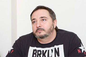 Известный беларусский певец идет в такси