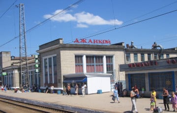 В Джанкое мощный пожар: есть прилеты в районе железной дороги