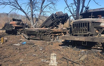 Бойцы ВСУ уничтожили колонну техники врага в Херсонской области