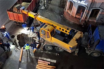 В центре Витебска на улице провалился асфальт