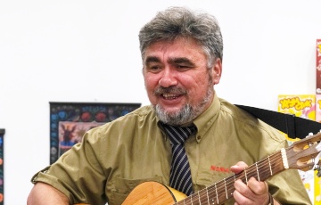 Змитер Бартосик провел в Варшаве «путешествие в 90-е»