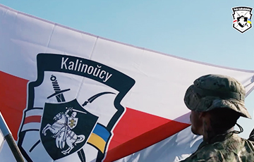 Полк Калиновского ярко поздравил беларусов с Днем национального флага