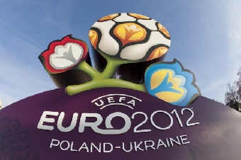Талисманом Евро-2012 стали украинский и польский футболисты-близнецы