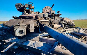 ВСУ дроном-камикадзе уничтожили танк Т-90 оккупантов