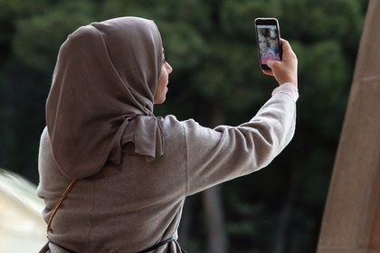 В Италии за отказ носить хиджаб мать обрила 14-летнюю дочь наголо