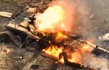 ВСУ уничтожили московитский танк с экипажем высокоточным оружием