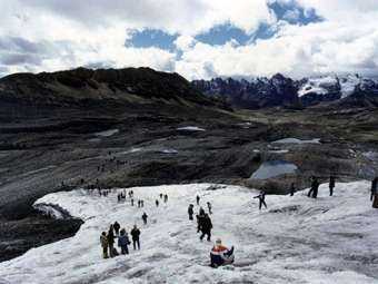 В Перу из-за обрушения в озеро ледника пострадали 50 человек