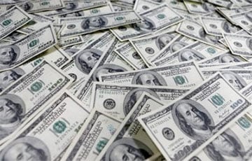 Доллар вырос до годового максимума на торгах в Минске