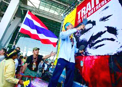 Демонстранты в Таиланде добились роспуска парламента