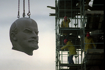 В Германии решили выкопать гигантскую голову Ленина