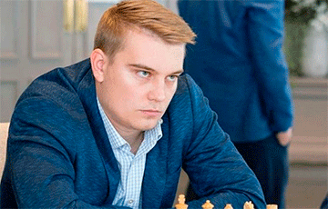 Гроссмейстер Ковалев, поддержавший протестующих, выступит на турнире под флагом ФИДЕ