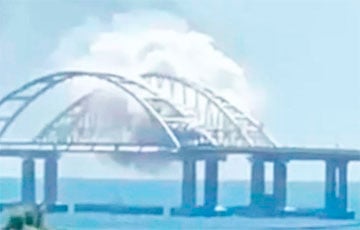 Дым у Крымского моста испугал московитских туристов