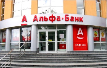 Беларусы начали судиться с «Альфа-Банком» из-за заморозки денег и бумаг