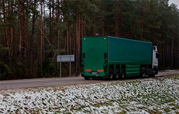 Вторые сутки увеличивается очередь грузовиков в Бресте на выезд в Польшу