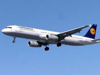 Пассажиры самолета Lufthansa пострадали от турбулентности