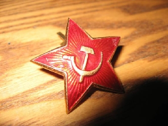 В Литве штрафуют за лопаты с советской символикой
