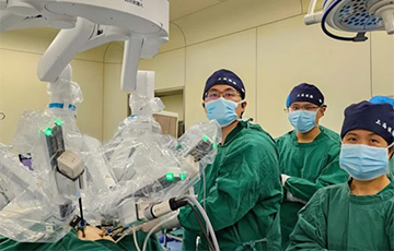 Китайский хирург прооперировал пациентку с расстояния в 5000 километров