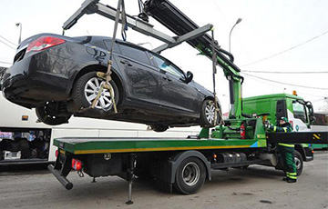 У беларуски машина исчезла со стоянки, а спустя пять лет за нее потребовали заплатить 2817 рублей