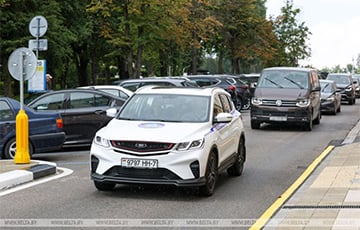 В Минске уже несколько месяцев ездит автомобиль, который проверяет оплату парковки