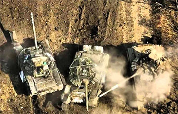 Украинские защитники подбили сразу три московитских Т-72, в том числе с «мангалом» на башне