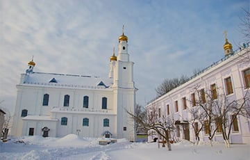 Беларуска пришла в церковь помолиться и унесла оттуда урну для пожертвований