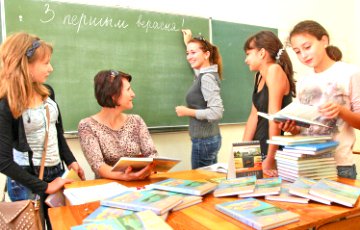 Олег Трусов: В сельских школах учебники белорусские, а преподают по-русски